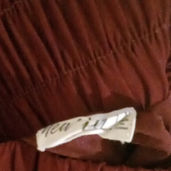 Red High Waist Relaxed Fit Shorts - Picture 4 of 5